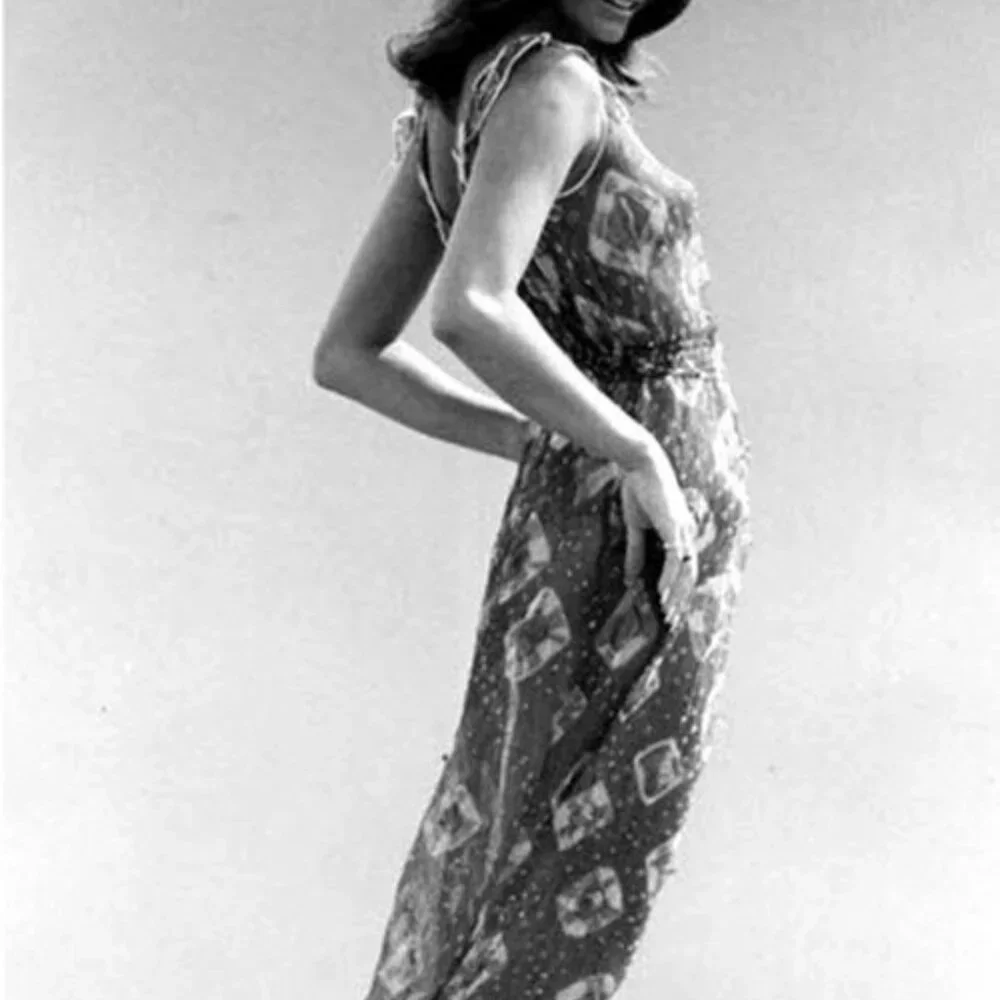 Barbara Leigh Vampirella Photo Book Images Rare Pictorial Collection 5"x7" - Picture 6 of 9